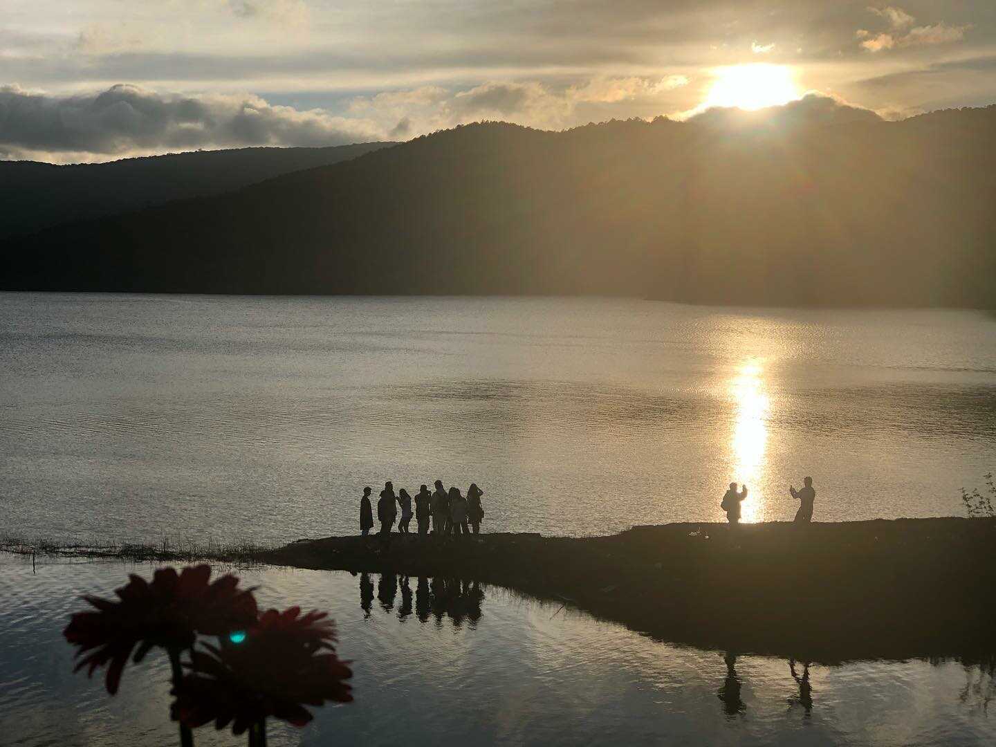 Come to The Seen House Coffee and see Tuyen Lam Lake as beautiful as a watercolor painting 25