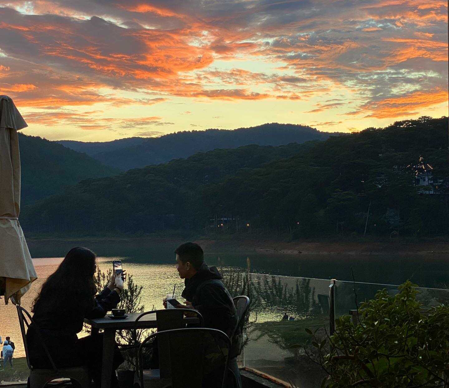 Come to The Seen House Coffee and see Tuyen Lam Lake as beautiful as a watercolor painting 26