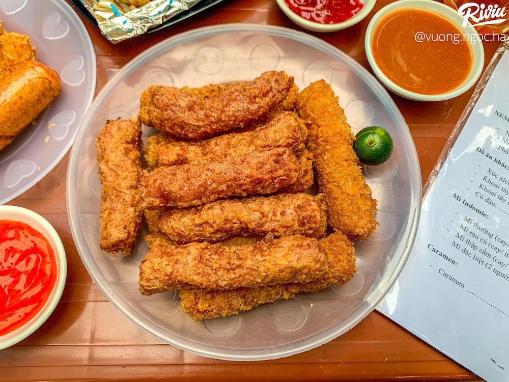 Coming to the capital and skipping these 6 Hanoi fried spring rolls shops would be a shame! 4