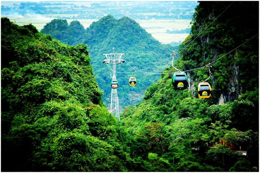 Go to Buddha ceremony with the latest experience of taking the Perfume Pagoda cable car 2