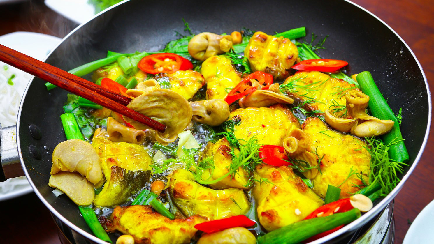 Address to enjoy La Vong grilled fish - Quintessence of Hanoi cuisine 4