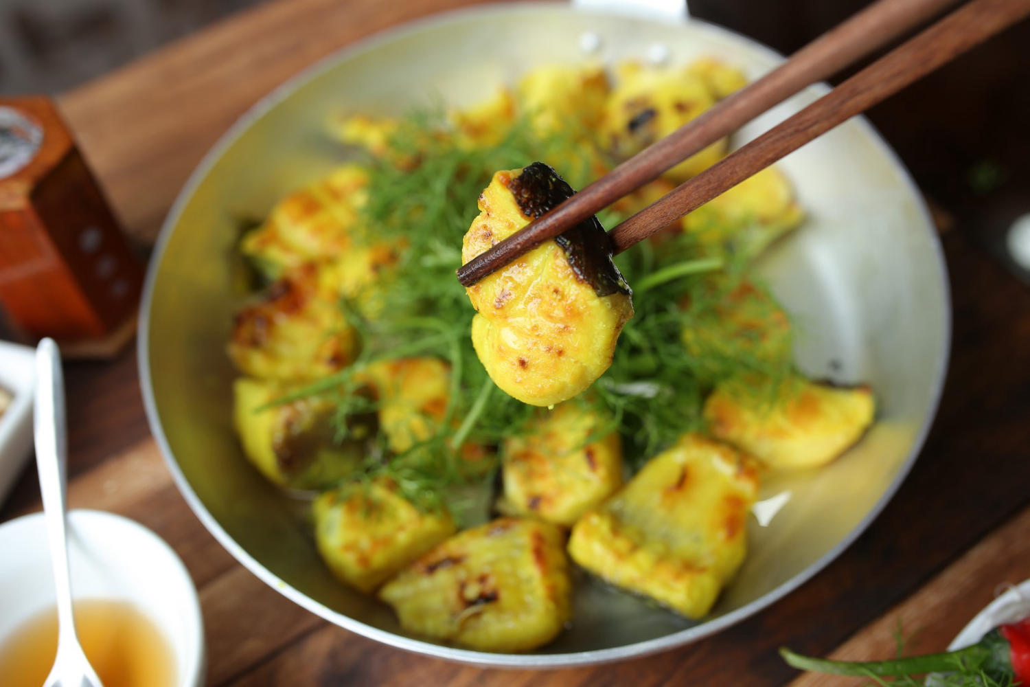 Address to enjoy La Vong grilled fish - Quintessence of Hanoi cuisine 8