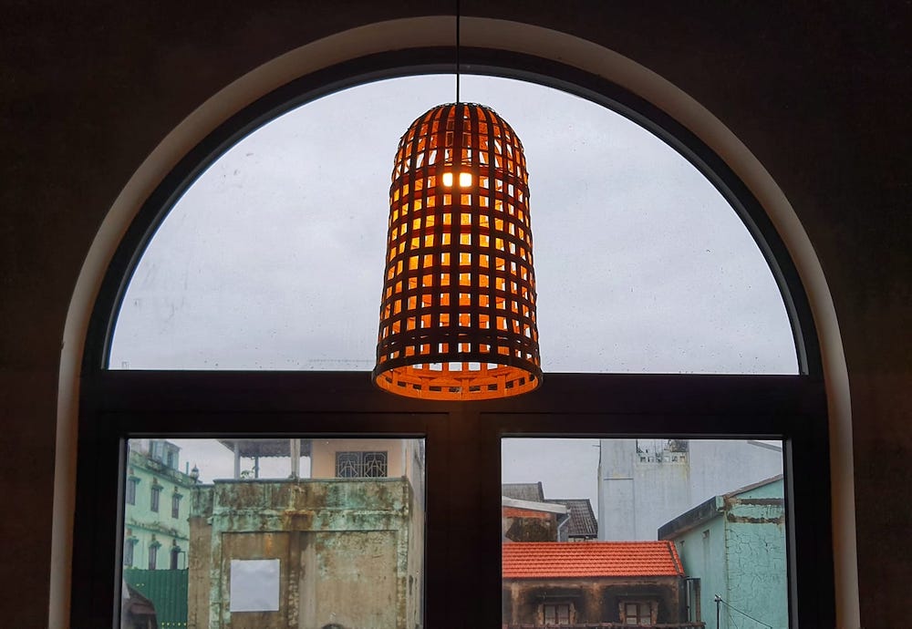 If you can't travel abroad, stop by Quinoa Café to have check-in photos like in the 1990s