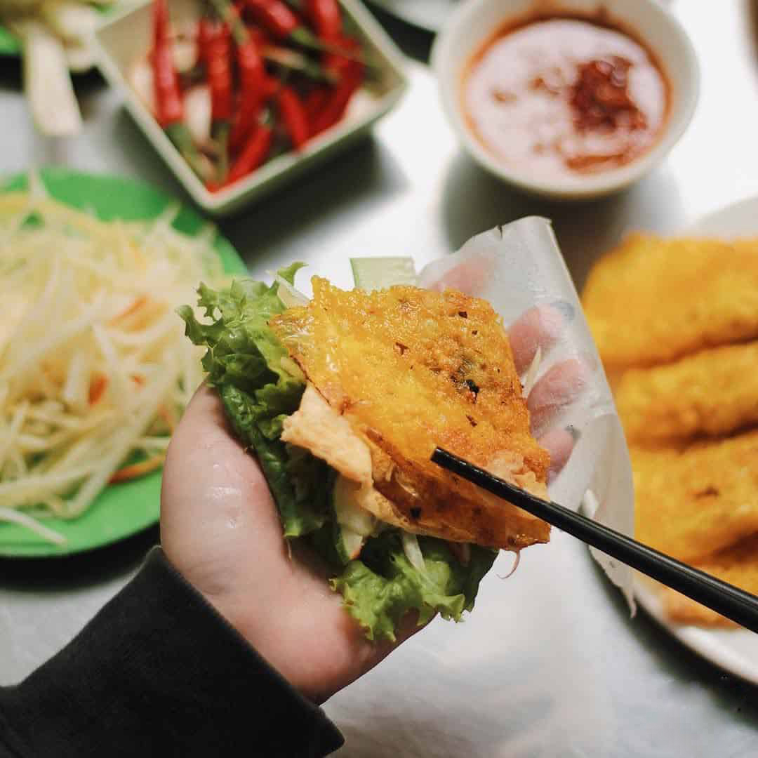 Check out 10 delicious banh xeo shops in Da Nang 2