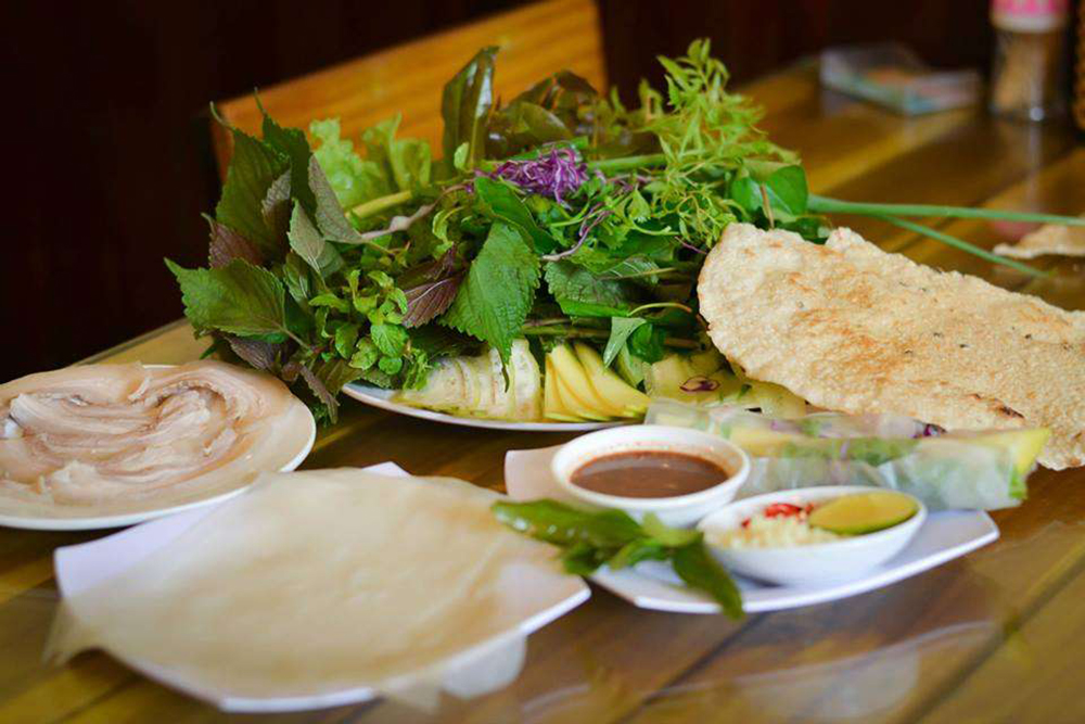 Check out 6 delicious lunch restaurants in Da Nang 3
