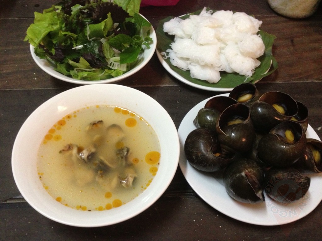 Name the top cold snail noodle shops in Hanoi that cannot be missed 2