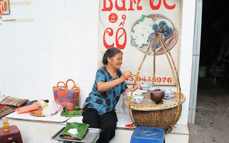 Name the top cold snail noodle shops in Hanoi that cannot be missed 3