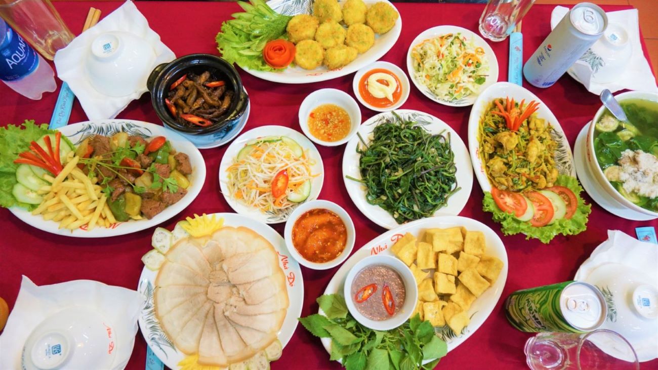 Dine at Da Nang's Red House Rice Pots to find the aftertaste of homeland 9