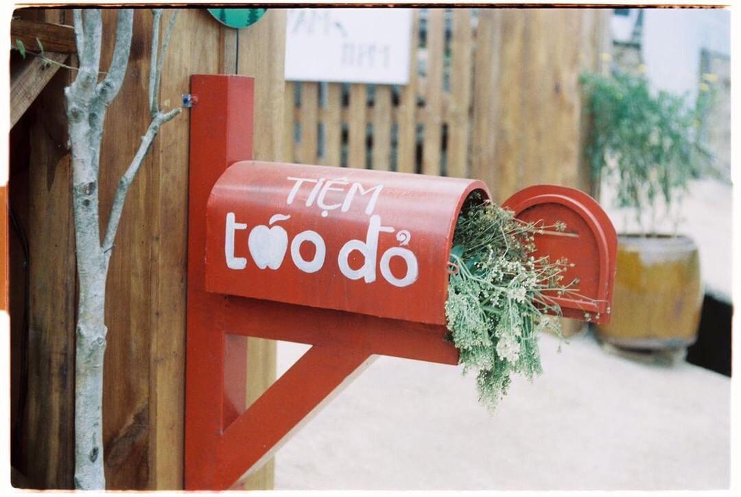 Stop by the peaceful Da Lat Red Apple Shop to enjoy delicious egg coffee 3