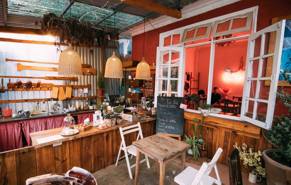 Stop by the peaceful Da Lat Red Apple Shop to enjoy delicious egg coffee 4