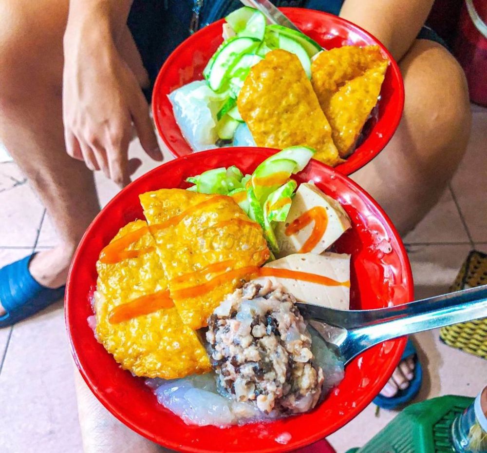 Stop at these 7 Hanoi banh gio shops to enjoy Hanoi's popular cuisine 8