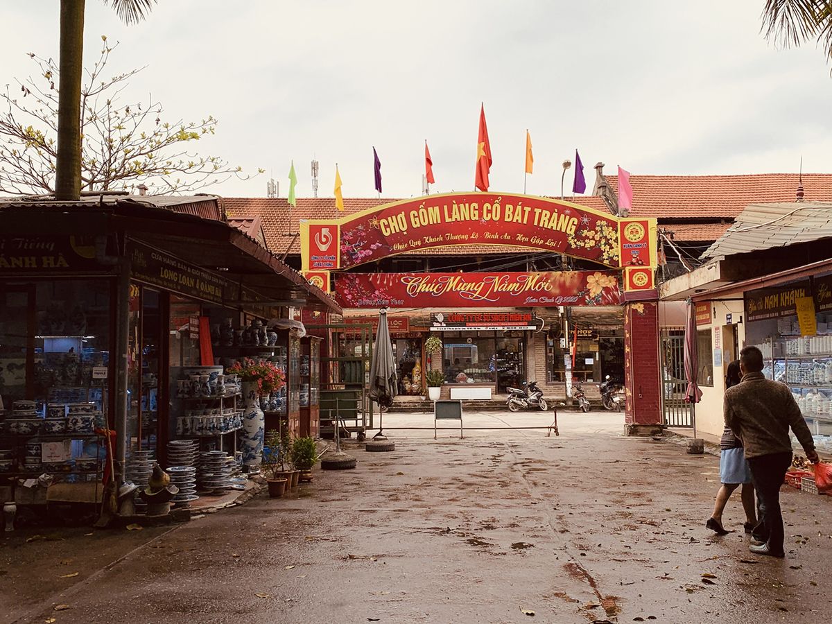 Don't forget the useful 1-day Bat Trang pottery village tour schedule 2