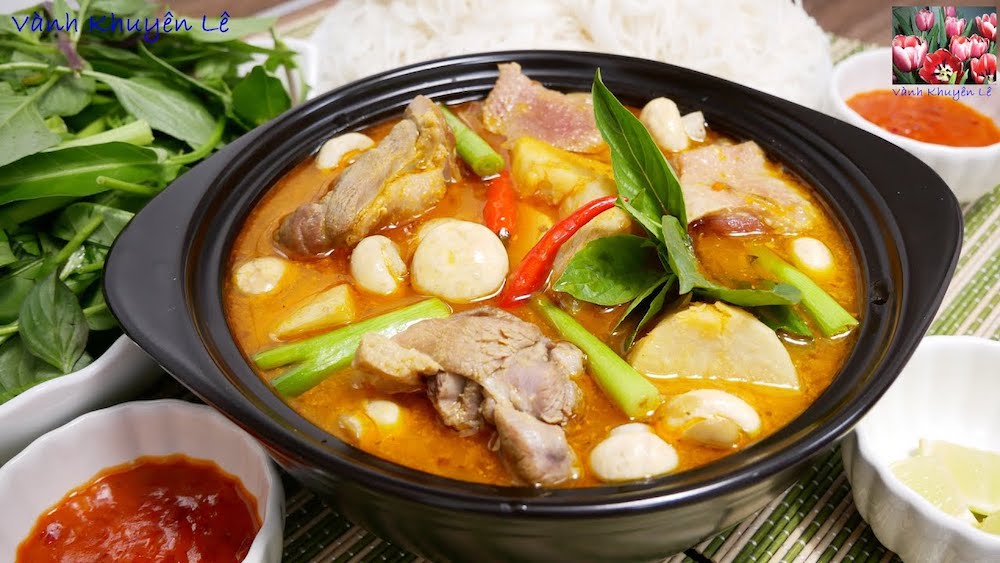 If you're a brave duck killer coming to Hue, don't miss the delicious Trieu Tay duck number 7