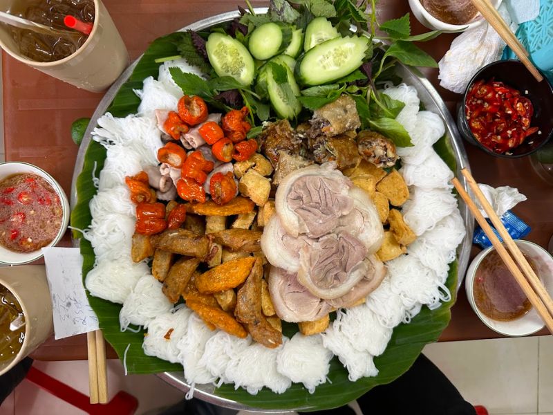 Food tour of Hanoi with a list of 15 delicious dishes of Capital 11