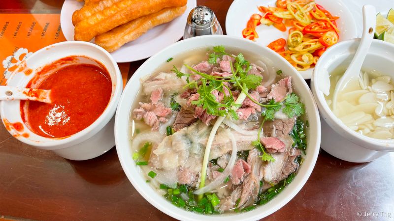 Food tour of Hanoi with a list of 15 delicious dishes of the Capital 13