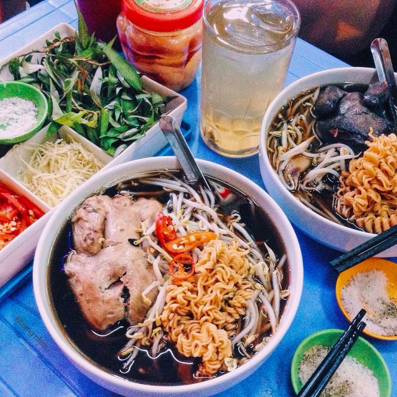 Food tour of Hanoi with a list of 15 delicious dishes of the Capital 15