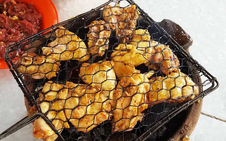 Grilled chicken with lam rice - A rustic dish not to be missed when traveling to Da Lat 9