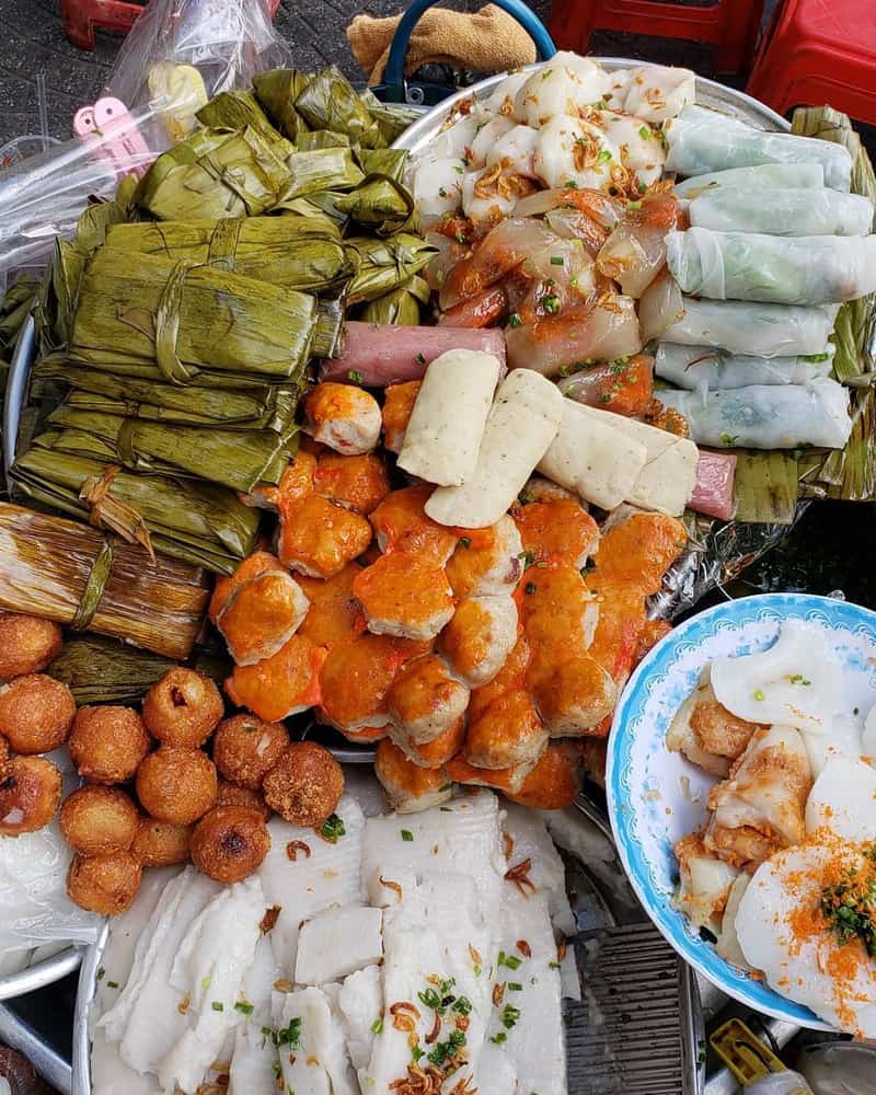 Stop by to eat Banh Loc at the famous Ba Be restaurant in Da Nang 4