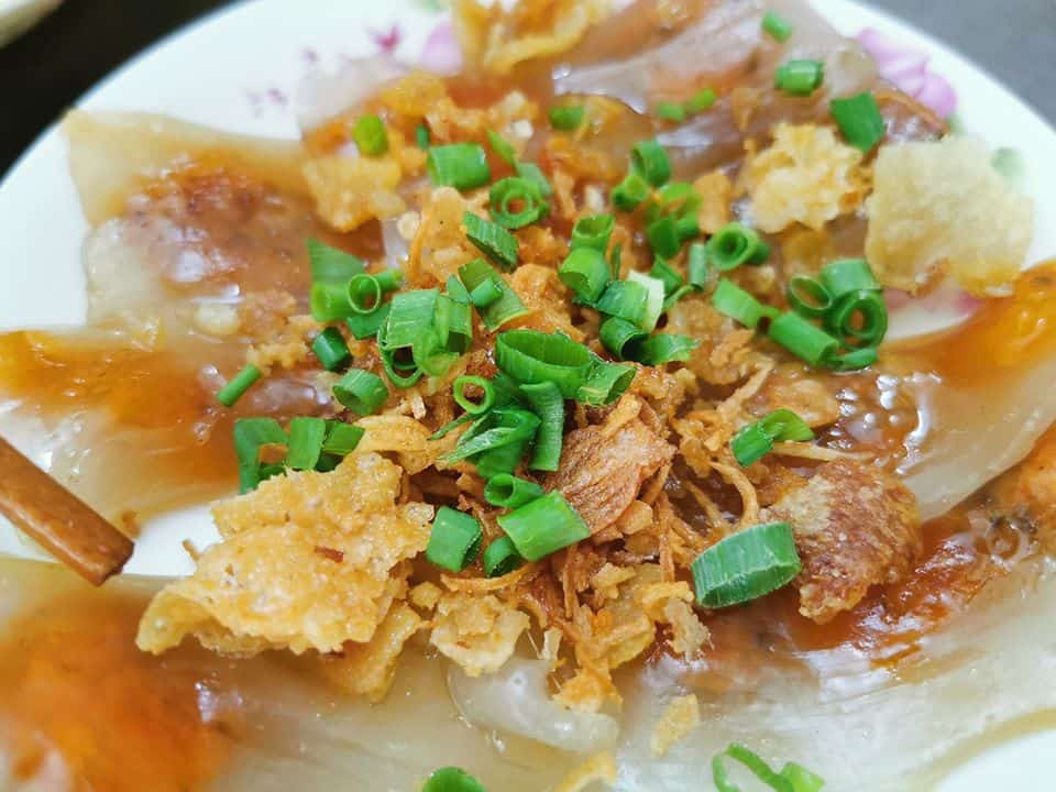 Stop by to eat Banh Loc at the famous Ba Be restaurant in Da Nang 7
