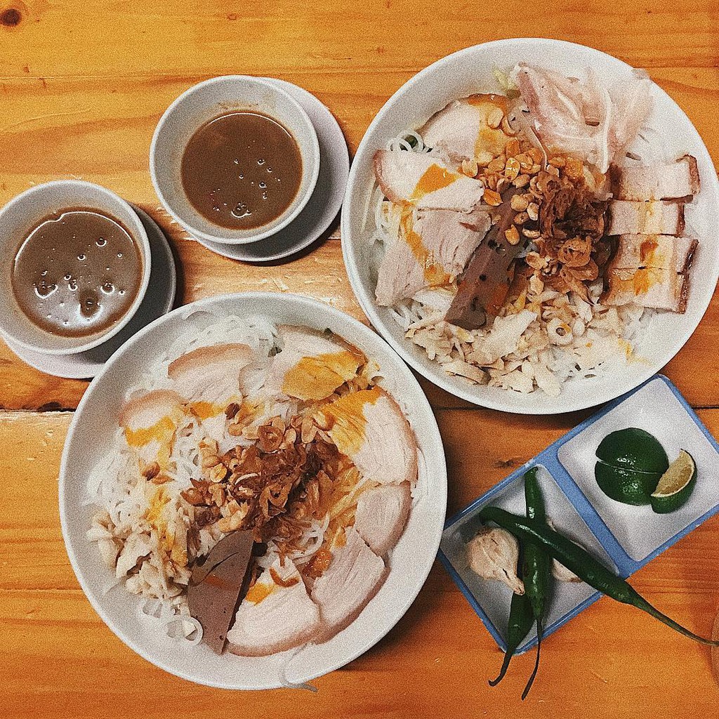 Come to the dreamland and turn right away to 4 delicious noodle shops with fish sauce in Hue 7
