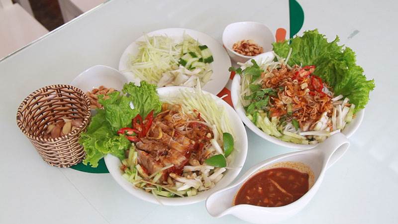 Come to the dreamland and turn right away to 4 delicious noodle shops with fish sauce in Hue 3