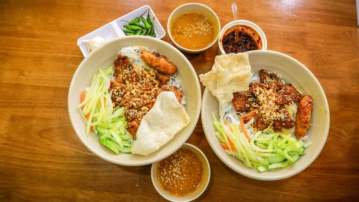 Visit the top 6 grilled meat noodle shops with spring rolls in Da Nang to enjoy specialties 7