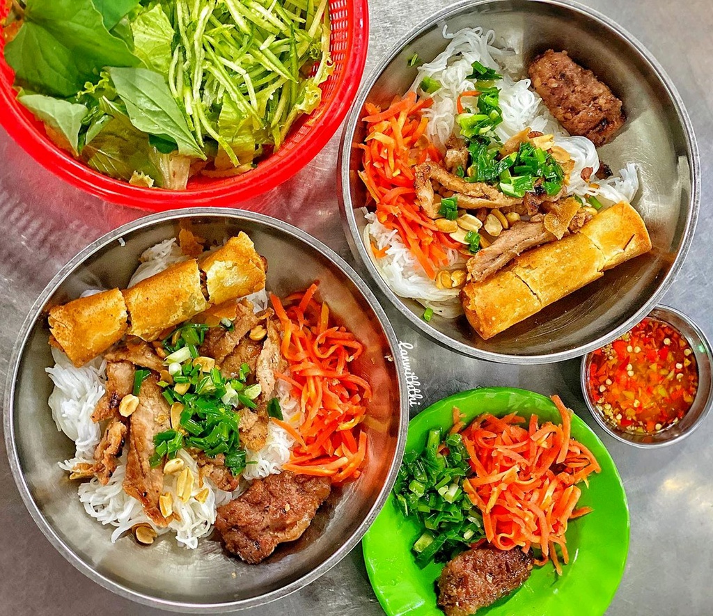Visit the top 6 grilled meat noodle shops with spring rolls in Da Nang to enjoy specialties 8