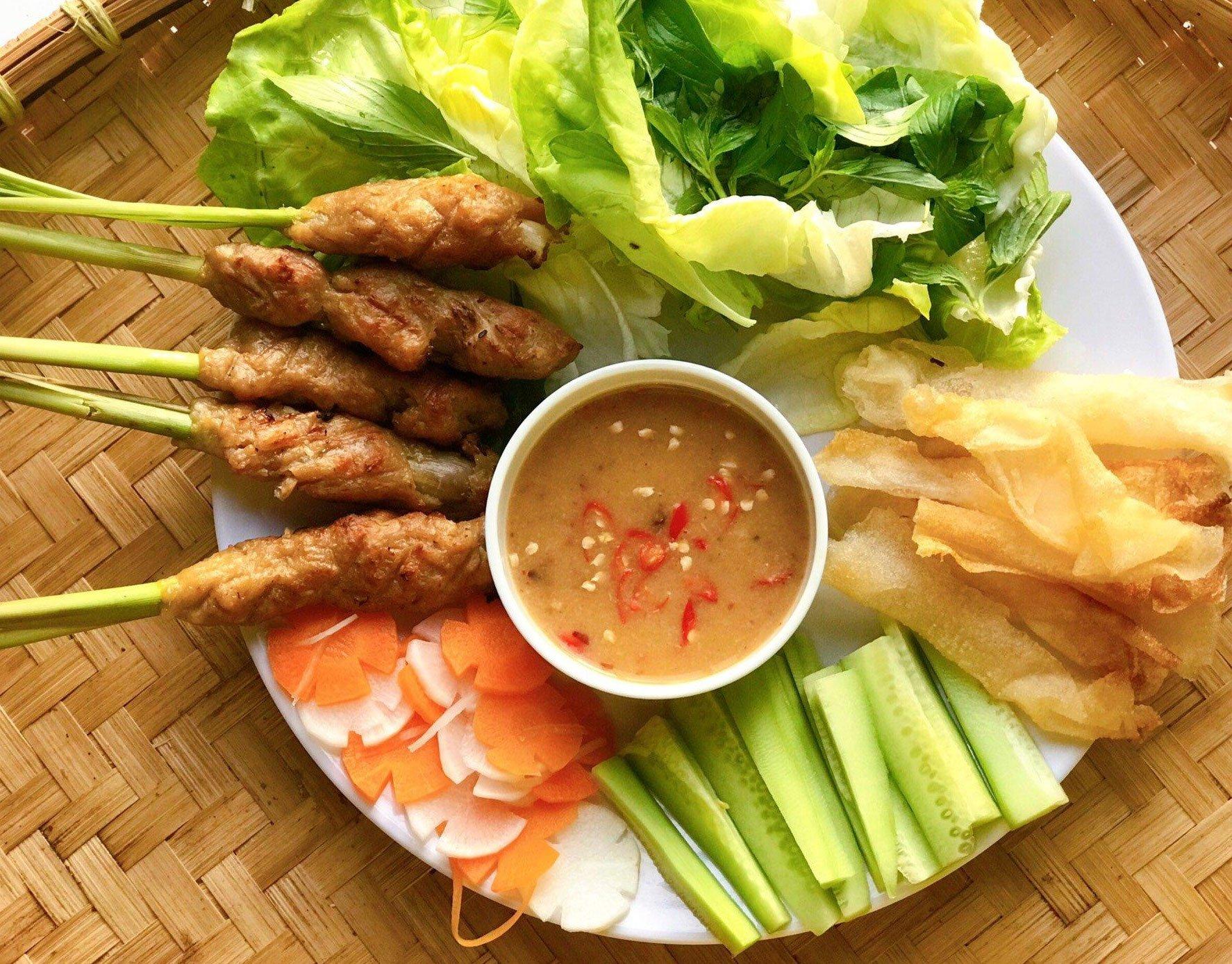 Visit the top 6 grilled meat noodle shops with spring rolls in Da Nang to enjoy specialties 2