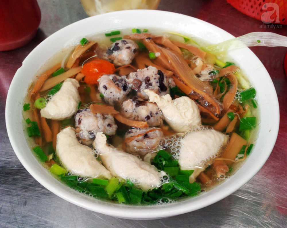 Visit breakfast places in Hanoi to enjoy delicious - nutritious - cheap Hanoi specialties 8