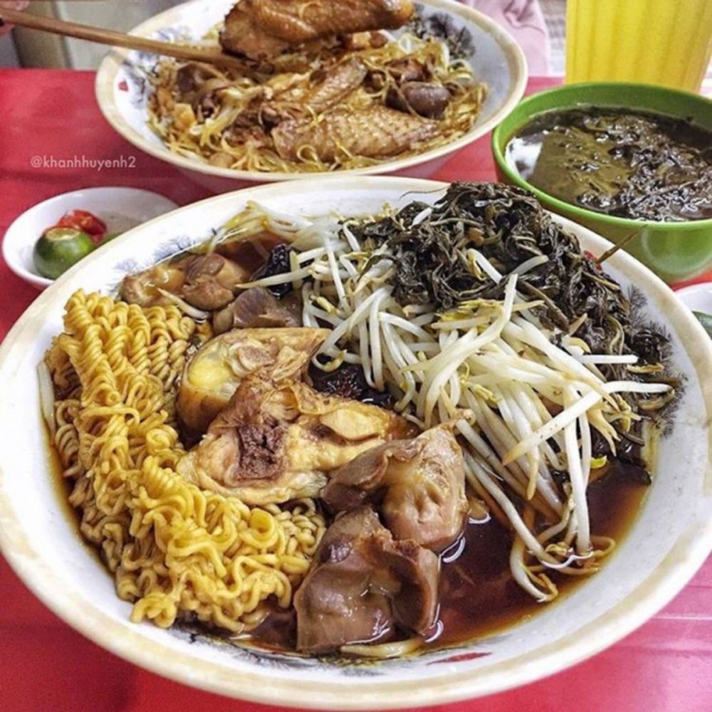 Visit breakfast places in Hanoi to enjoy delicious - nutritious - cheap Hanoi specialties 11