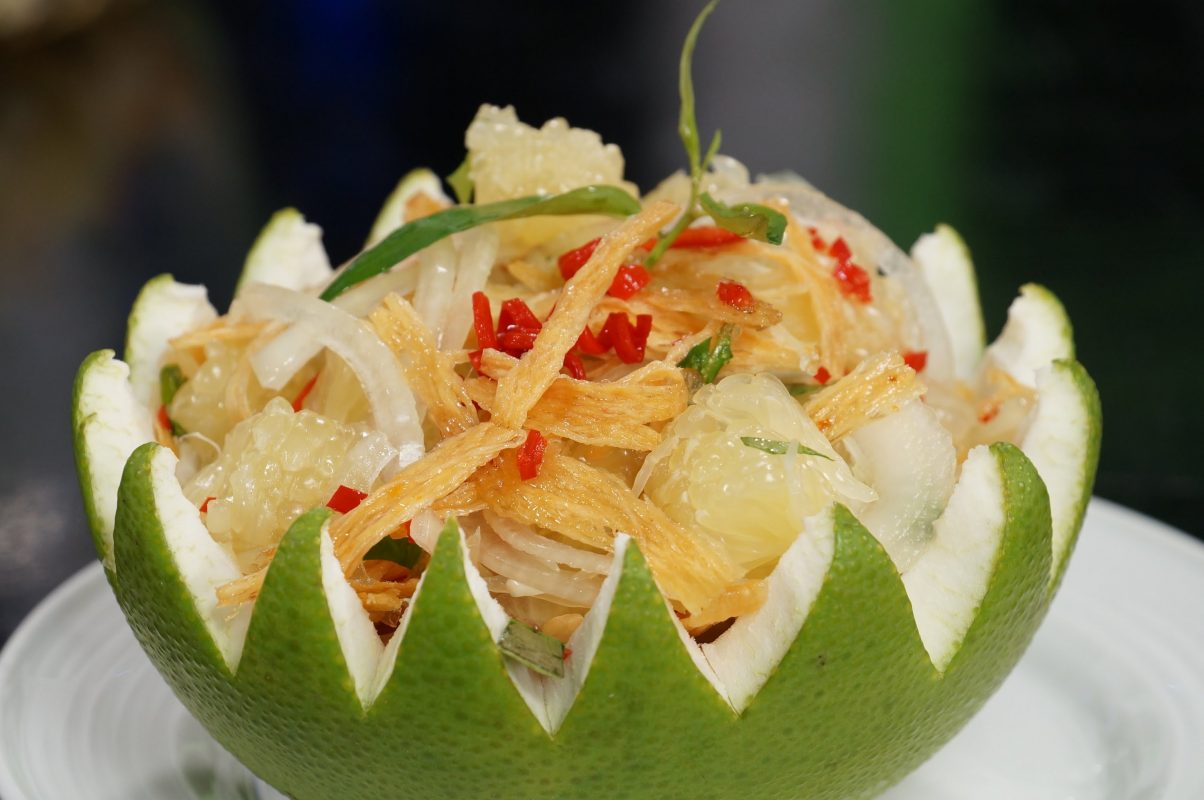 Come and enjoy the sweet and delicious Thanh Tra grapefruit segment in Hue 6