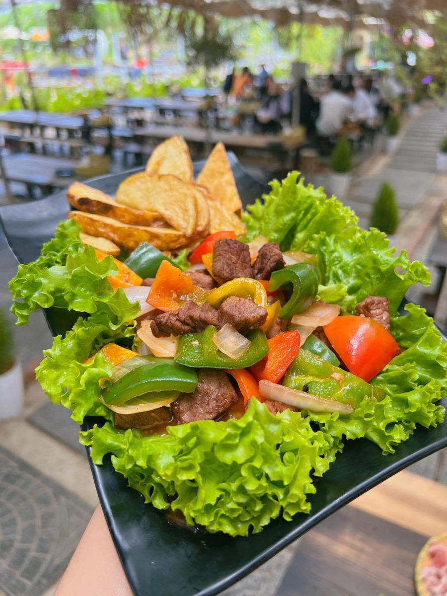 Visit ú Nu Grill Shop in the heart of Da Lat to fatten your hungry stomach 6