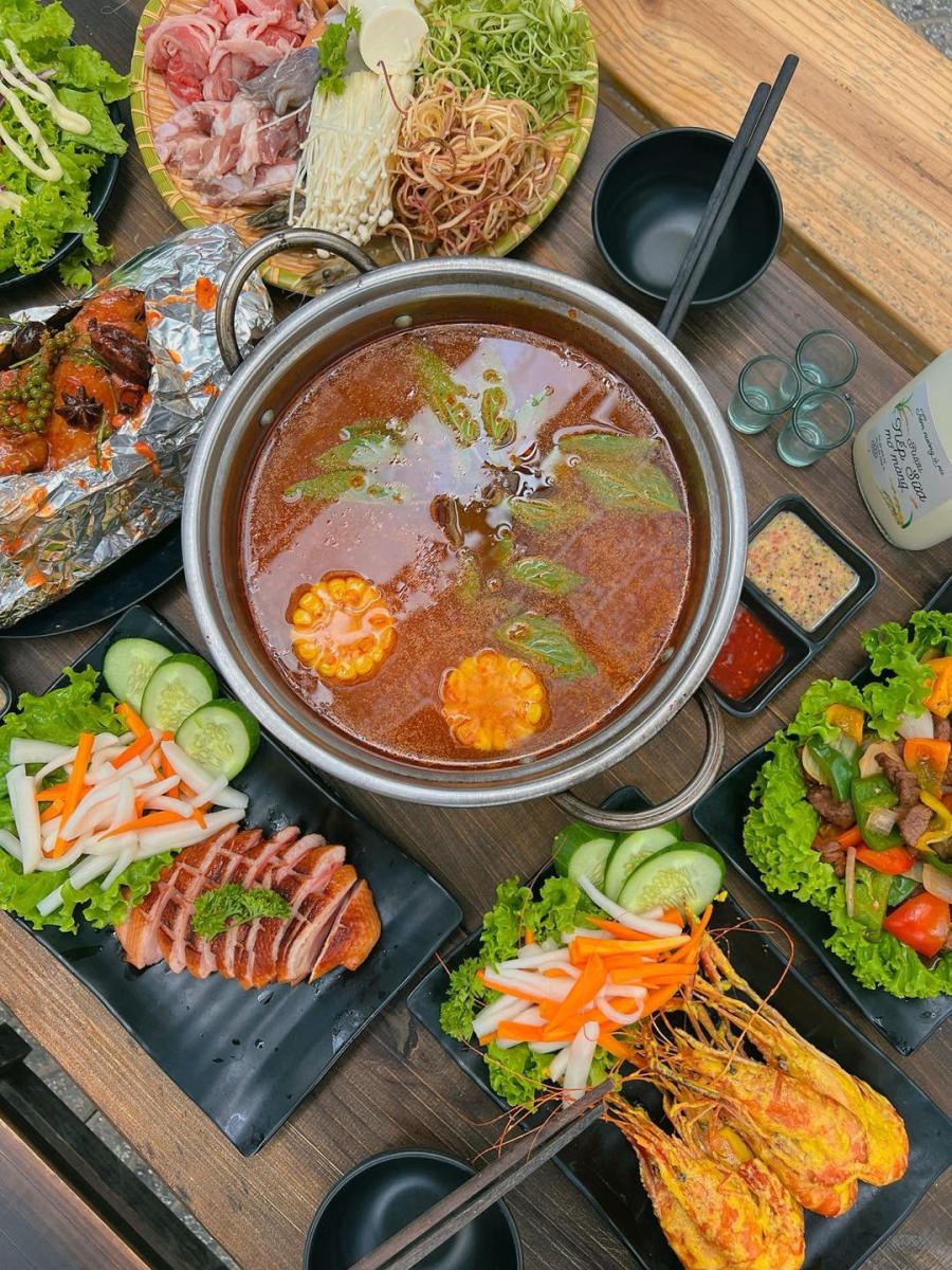 Visit ú Nu Grill Shop in the heart of Da Lat to fatten your hungry stomach 7