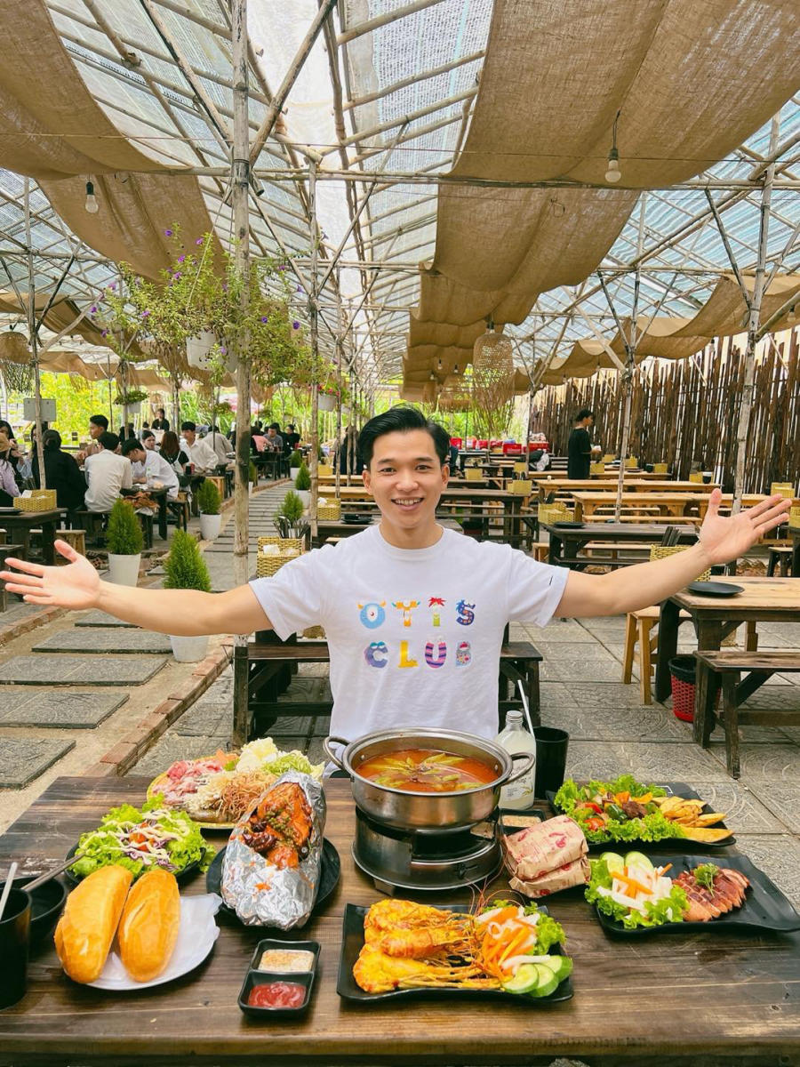 Visit ú Nu Grill Shop in the heart of Da Lat to fatten your hungry stomach 8