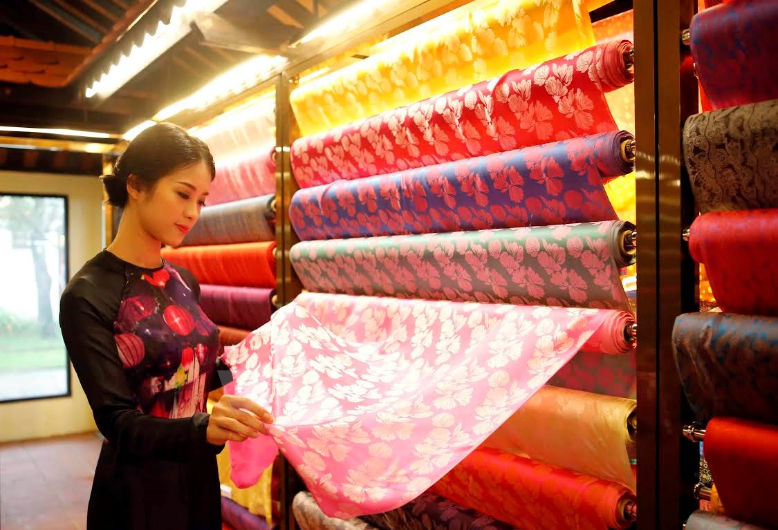 Suggestions for gifts to buy when traveling to Hanoi 11