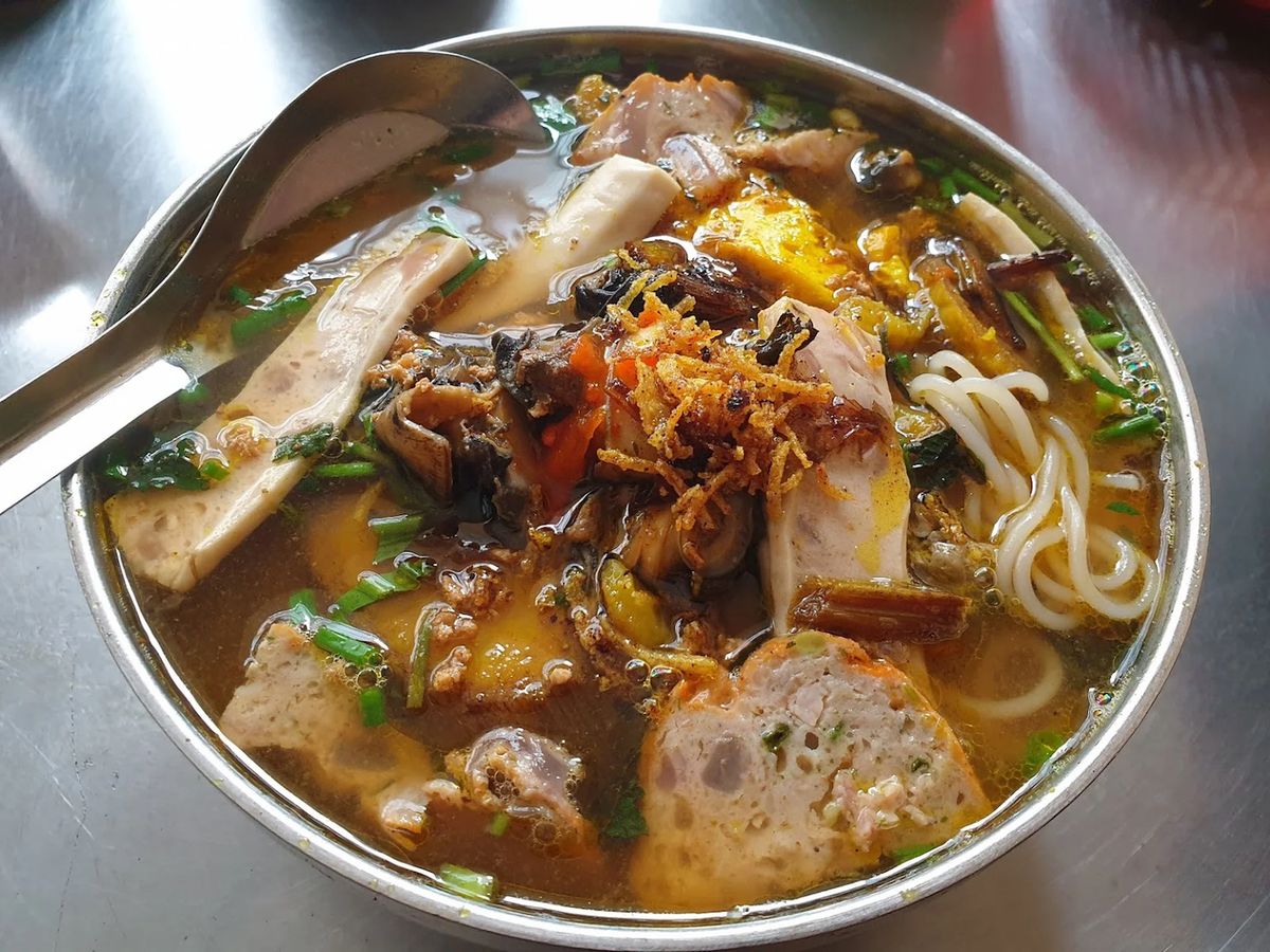 Suggested top 7 best snail noodle shops in Hanoi that you should not miss