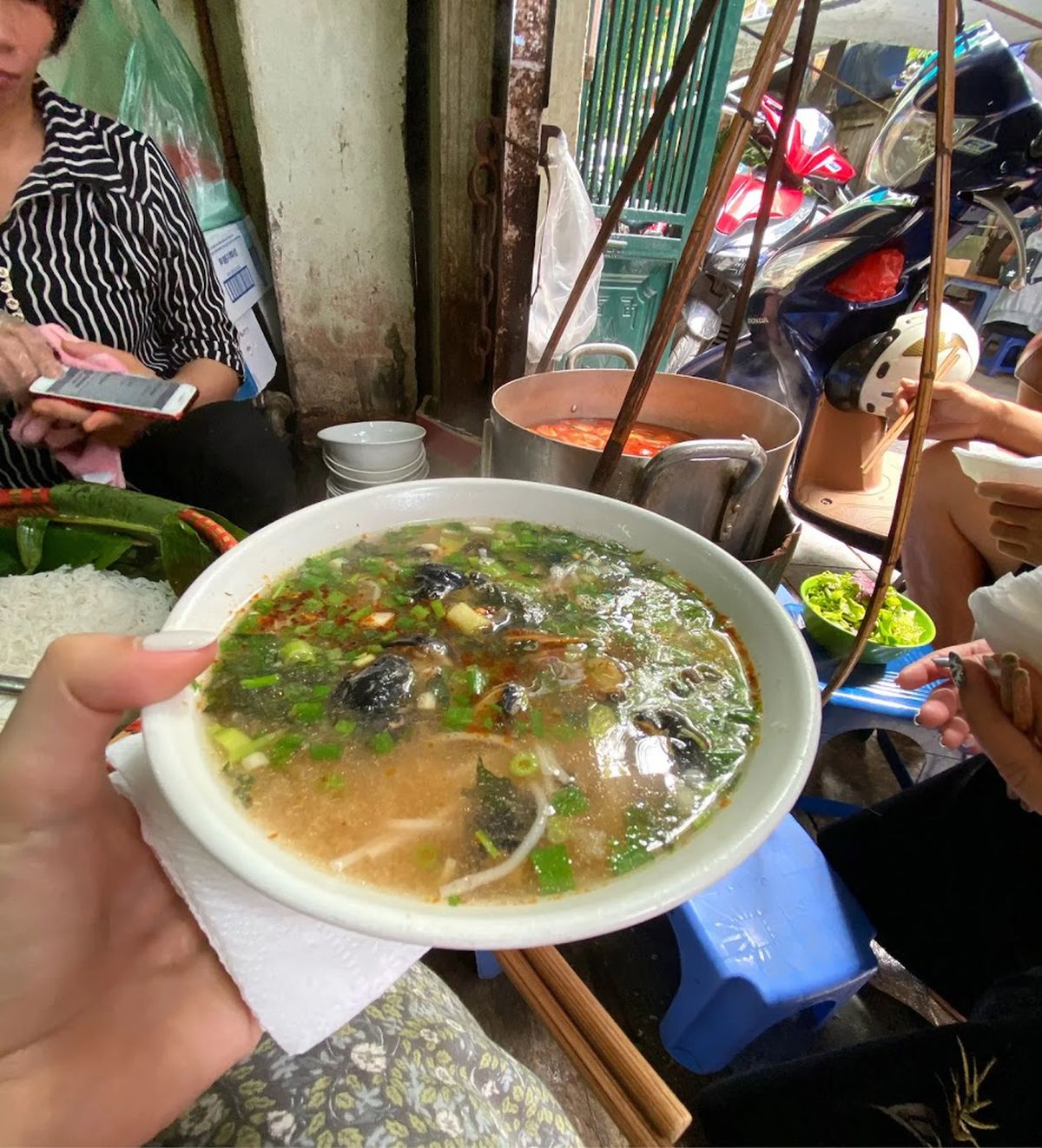 Suggested top 7 best snail noodle shops in Hanoi that you should not miss 8