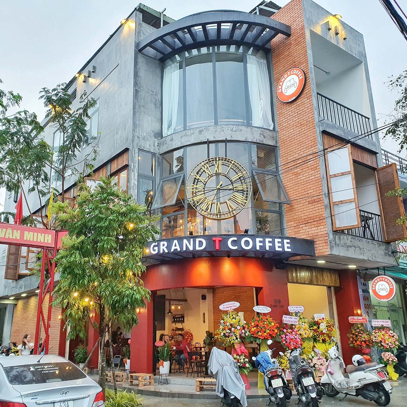 Grand T Coffee Da Nang - A unique check-in point in the coastal city 2