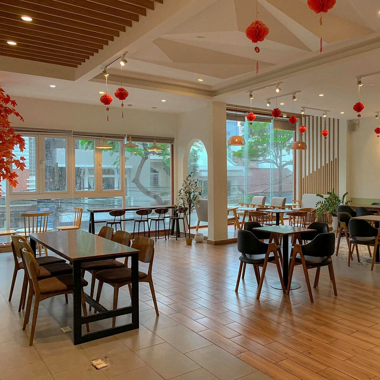 Grand T Coffee Da Nang - A unique check-in point in the coastal city 3