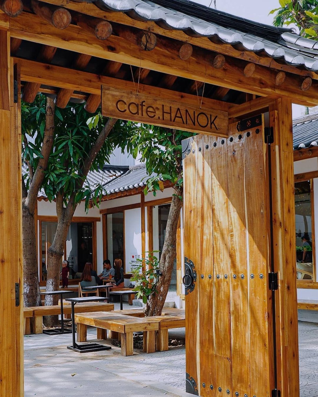 Hanok Cafe - Ancient coffee shop with traditional Korean style 2