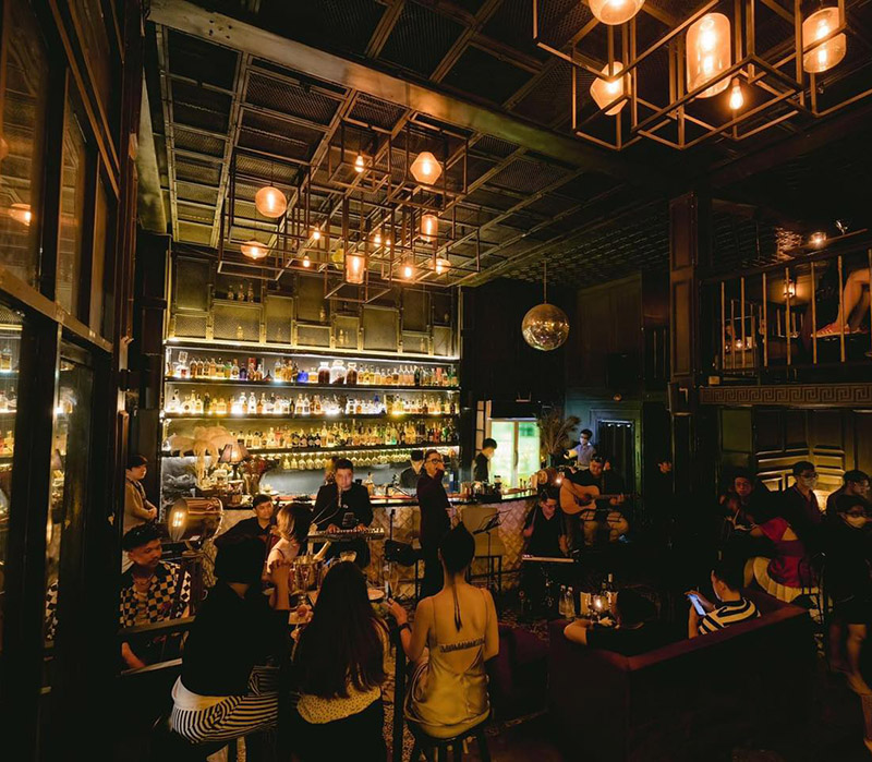 Hidden bar, a new entertainment trend for Saigon youth 5