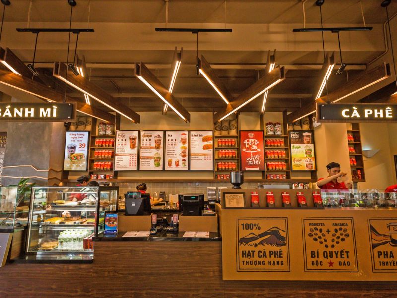 Drink Landmark 81 coffee to capture the whole city's scenery 10