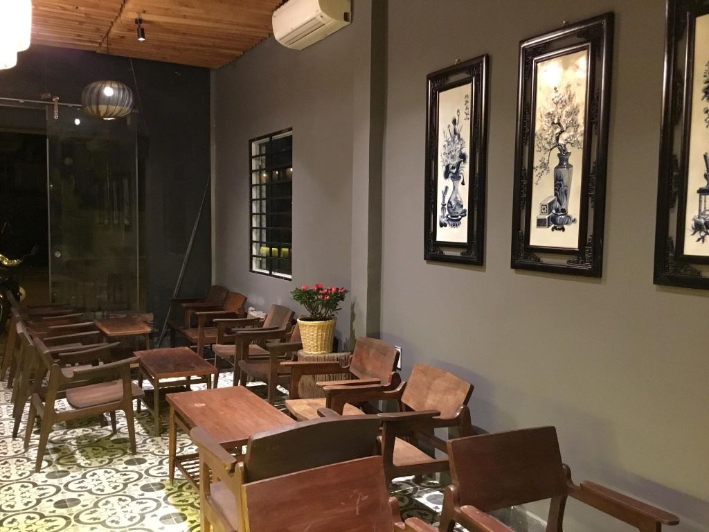 Join Hue Cafe Roastery to enjoy the rustic music space in Hue 4