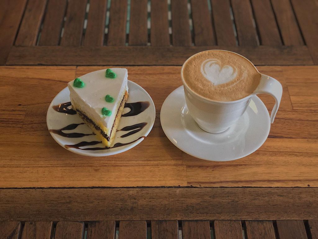 Join Hue Cafe Roastery to enjoy the rustic music space in Hue 6