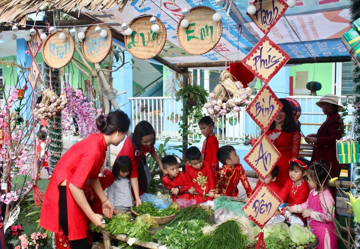 Gia Lac Spring Fair - Explore the bustling spring festival in the ancient city 4