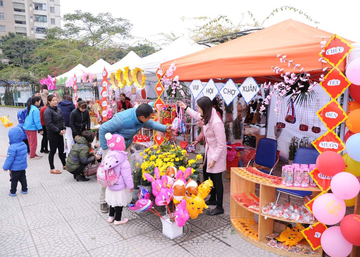 Gia Lac Spring Fair - Explore the bustling spring festival in the ancient city 5