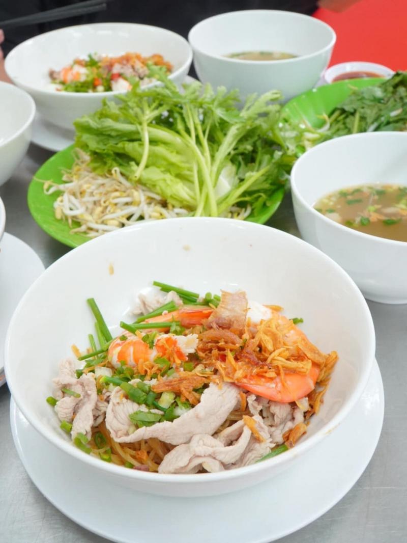 8 delicious southern noodle soup restaurants famous for Saigon 3