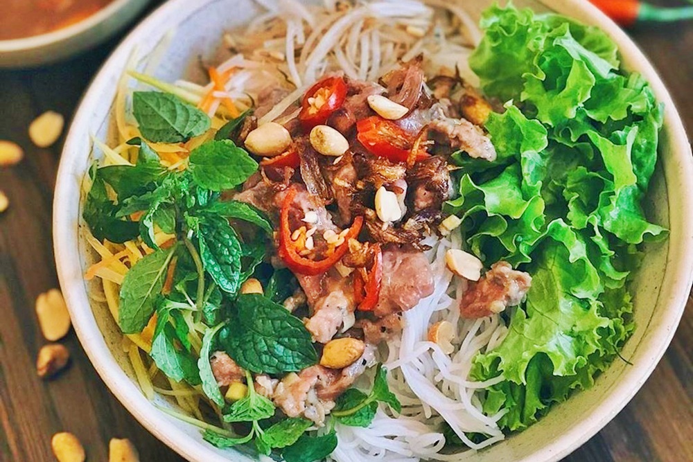 The unique flavor of noodle soup with fish sauce from dreamy Hue 8