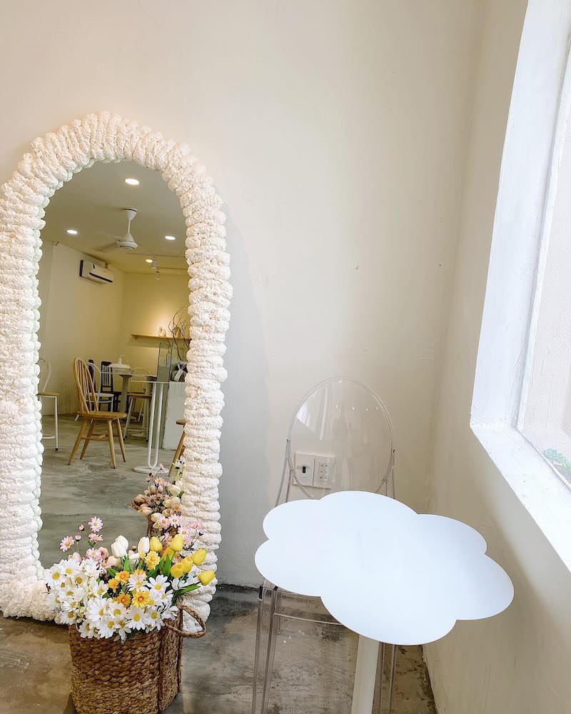 Jeju Coffee, the beautiful oasis behind door 7