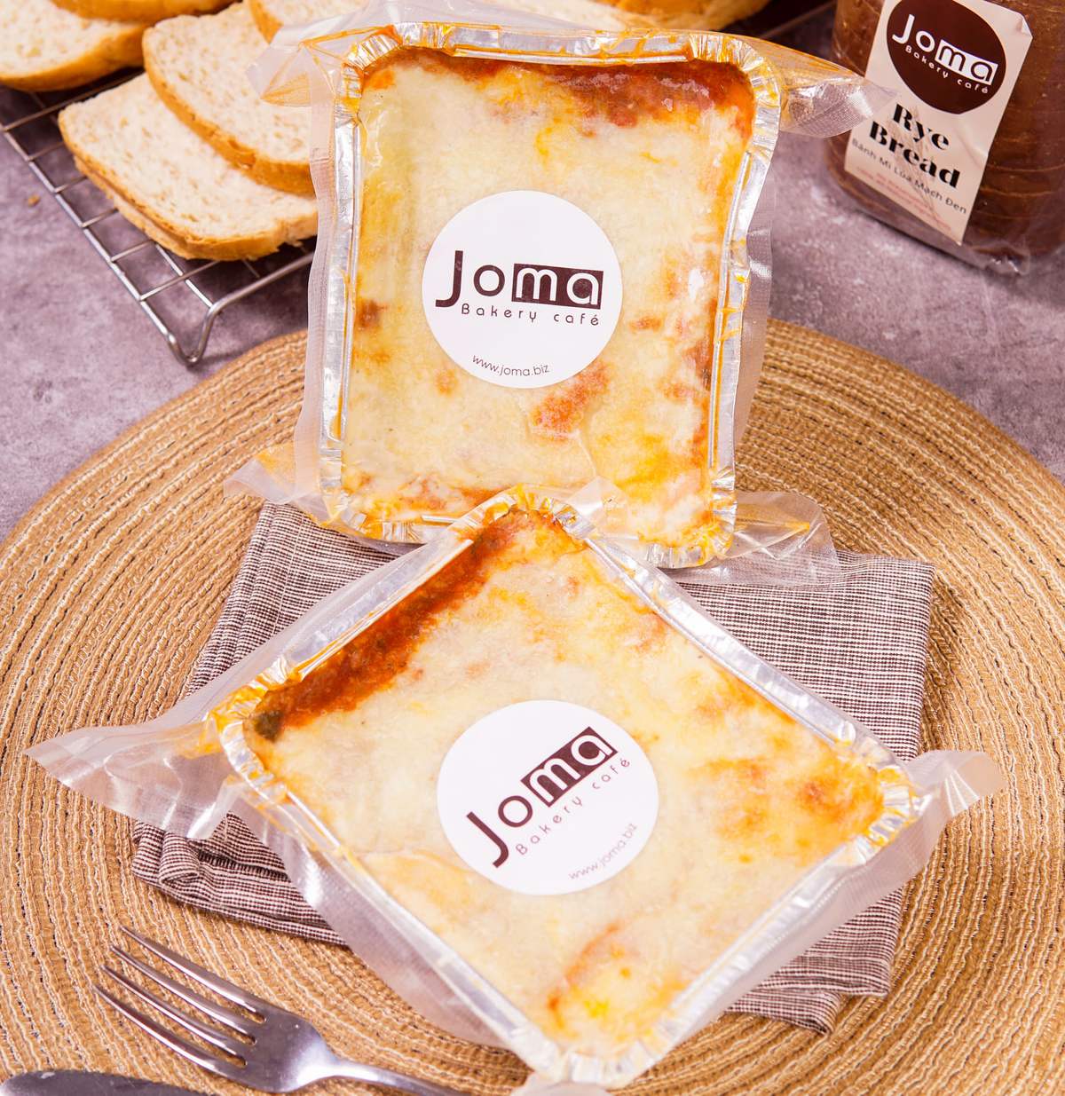 Joma Bakery Cafe - Coffee and cake paradise 8